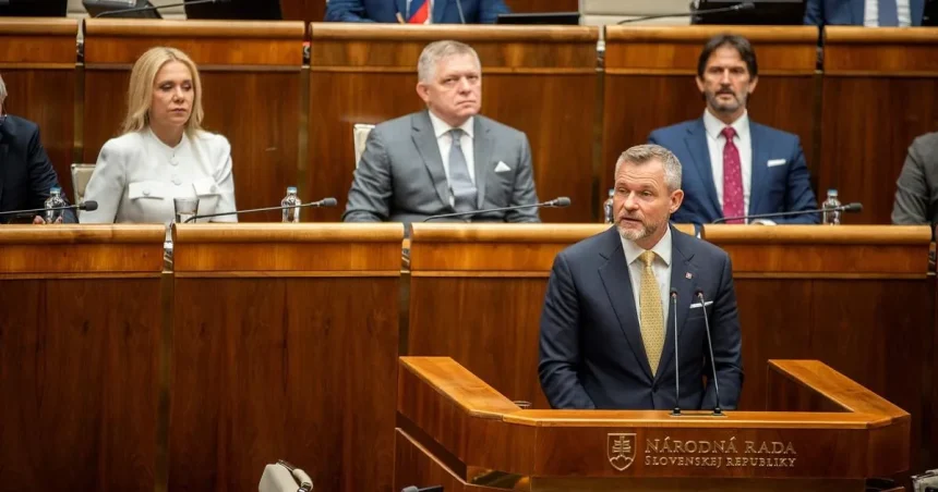 Prezident Pellegrini v parlamente ostro kritizoval opozíciu, koalícia mu tlieskala trikrát