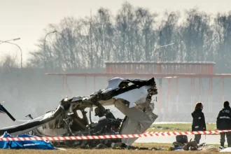 Pri nehode malého lietadla sa zranili dve osoby