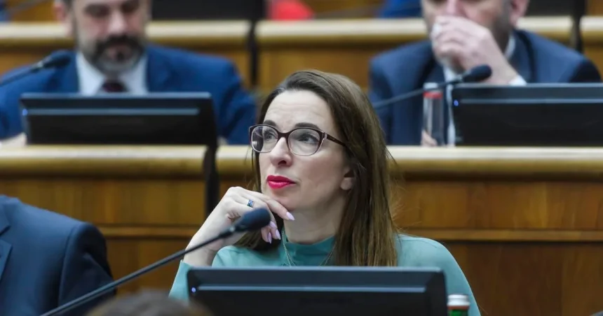 Progresívne Slovensko kritizuje krátenie prídavkov