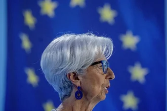 Sadzby ECB sa nepohybujú automaticky s cenami ropy a plynu