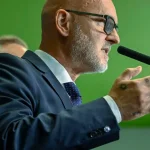SaS vyzvala Fica, aby zvolal bezpečnostnú radu a potvrdil záväzky voči spojencom