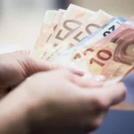 Slováci si pri nedostatku peňazí požičiavajú čoraz viac