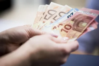 Slováci si pri nedostatku peňazí požičiavajú čoraz viac