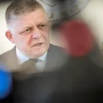 Slovnaftu hrozí osobitná daň za drahé palivá, v hre je aj český scenár