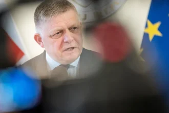 Slovnaftu hrozí osobitná daň za drahé palivá, v hre je aj český scenár