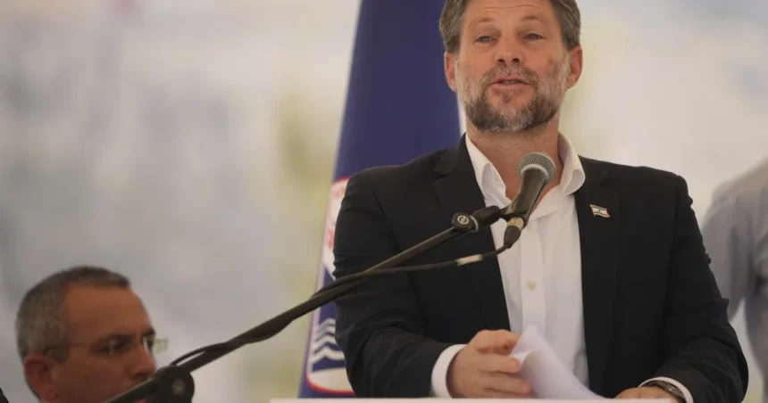 Smotrič žiada vojenský zásah na Západnom brehu a pripojenie častí Gazy a Libanonu