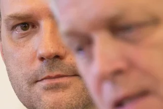 SNS vyzvala Tarabu, aby odstúpil, inak ho odvolá v parlamente.