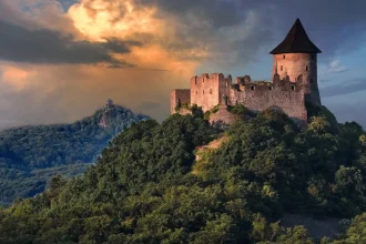 Sopečný skvost na hranici ožije novinkami. Zasiahnu aj obľúbený hrad