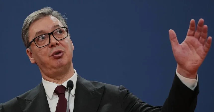 „Srbsko alebo mafia.“ Vučić vyhlásil predčasné voľby, očakáva sa napätá volebná noc