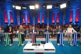 Švédi volia poslancov. Do vlády sa môže dostať krajná pravica