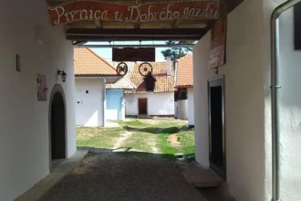 Tento kraj Slováci obchádzajú. Japonci sem mieria za včelami, iní za vínom a pokojom