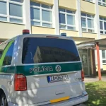 Tínedžer sa vyhrážal sekerou v základnej škole. Ľudia zo Staškova majú strach