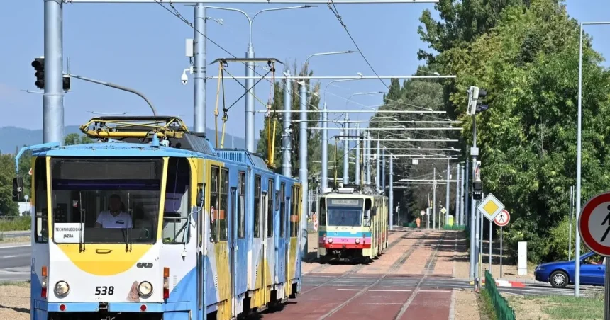 Trať na Jazere má kolaudačné rozhodnutie, električky začnú jazdiť od októbra