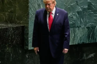 Trump: Rozhodujem sa medzi dohodou s Iránom a jeho zničením