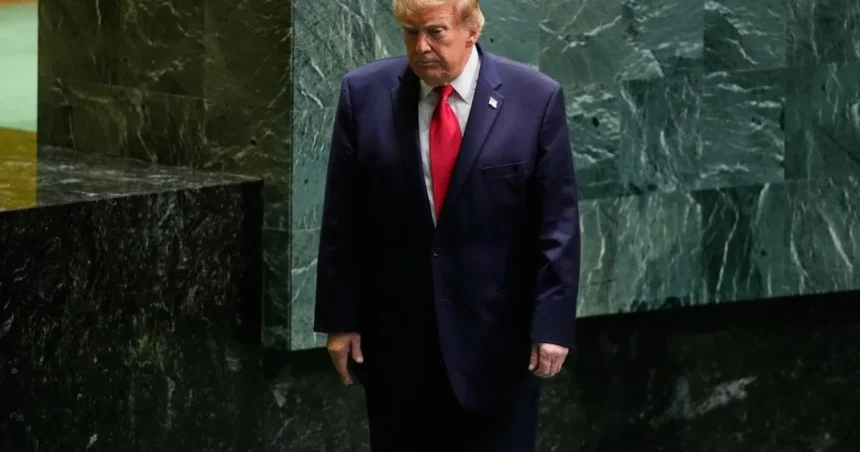 Trump: Rozhodujem sa medzi dohodou s Iránom a jeho zničením