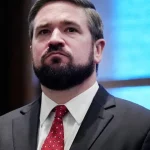 Trumpov spojenec po roku odchádza z čela FBI, vracia sa k rodine