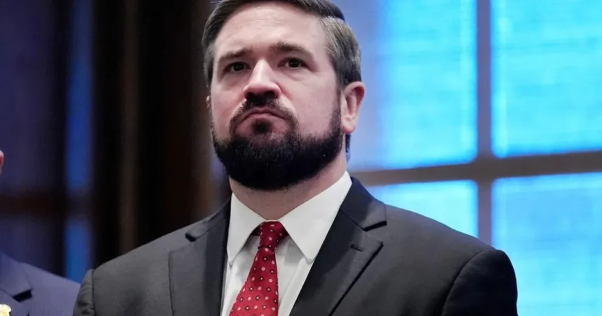 Trumpov spojenec po roku odchádza z čela FBI, vracia sa k rodine