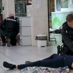 Útočník s nožom zranil na urgent príslušníkov ochranky aj pacientov