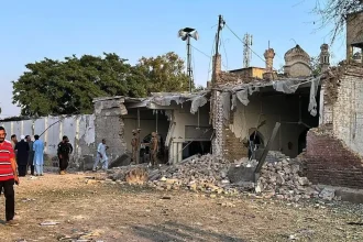 Útok na policajnú stanicu v Pakistane si vyžiadal už 31 mŕtvych