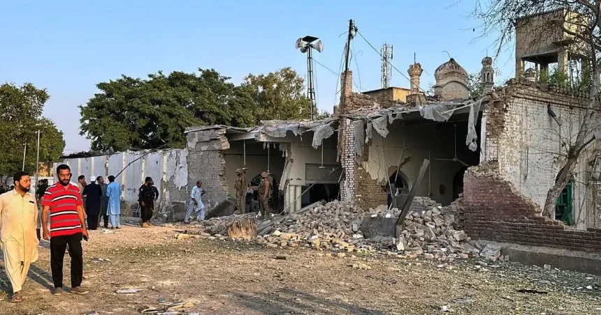 Útok na policajnú stanicu v Pakistane si vyžiadal už 31 mŕtvych
