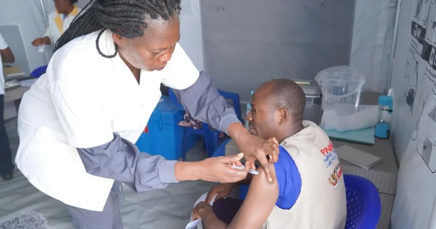 V epicentre eboly v Kongu začali očkovať zdravotníkov vakcínou Ervebo