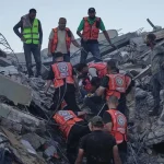 V Gaze sa zrútila poškodená budova, hlásia 12 obetí