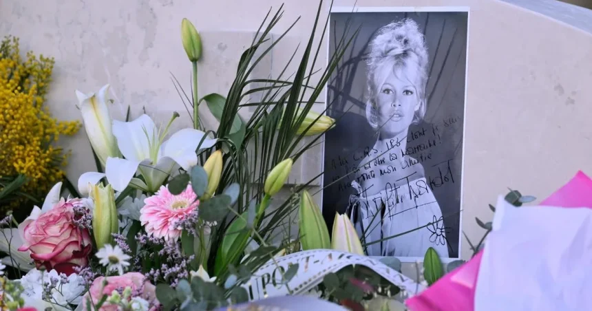 Vdovec Brigitte Bardotovej kritizuje aukciu jej osobných vecí, označil ju za neúctu