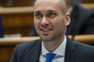 Vláda naďalej nerobí nič s vysokými cenami pohonných látok