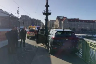 Vodič v Prahe vrazil autom na chodník, zranil dvoch ľudí