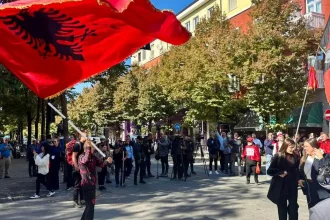 Albánsko: protesty sa menia na násilnú študentskú revoltu