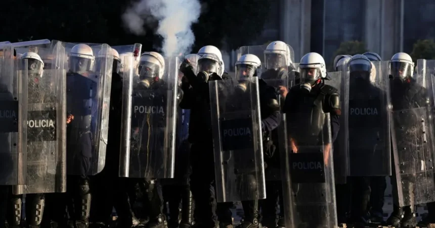 Albánsko zažíva už piaty deň pokračujúcich protestov.