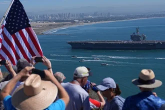 Americká lietadlová loď USS Abraham Lincoln vo vodách