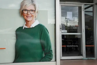 Austrálska poslankyňa Hainesová prišla po úmyselnom útoku autom o nohu
