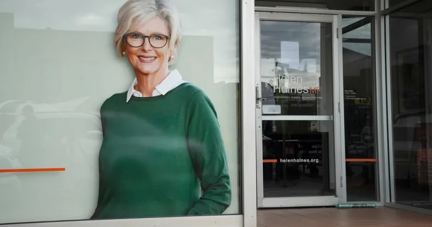 Austrálska poslankyňa Hainesová prišla po úmyselnom útoku autom o nohu