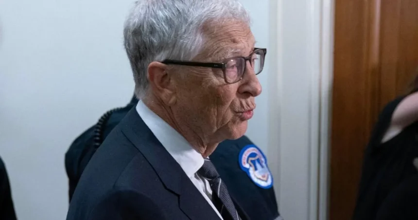 Bill Gates varoval pred neregulovanou umelou inteligenciou