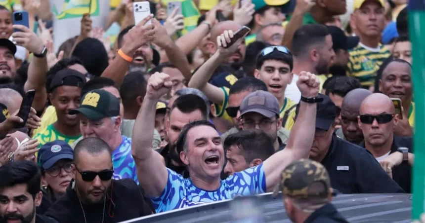 Bolsonaro tesne predbehol Lulu, ukazujú predbežné výsledky volieb v Brazílii