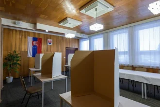 Bratislava: Petržalka a Karlova Ves hlásia problémy s lístkami, Ráž aj Vallo odvolili