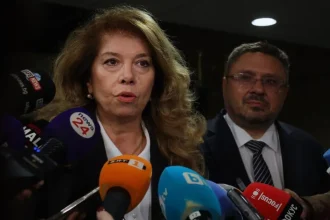 Bulharsko rozhodne o prezidentovi v druhom kole po tesnom súboji kandidátov