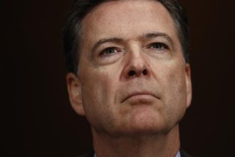 Bývalého riaditeľa FBI Comeyho obvinili z klamstva pred Kongresom