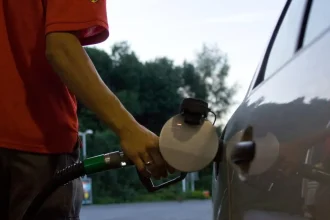Ceny pohonných hmôt v Českej republike klesajú