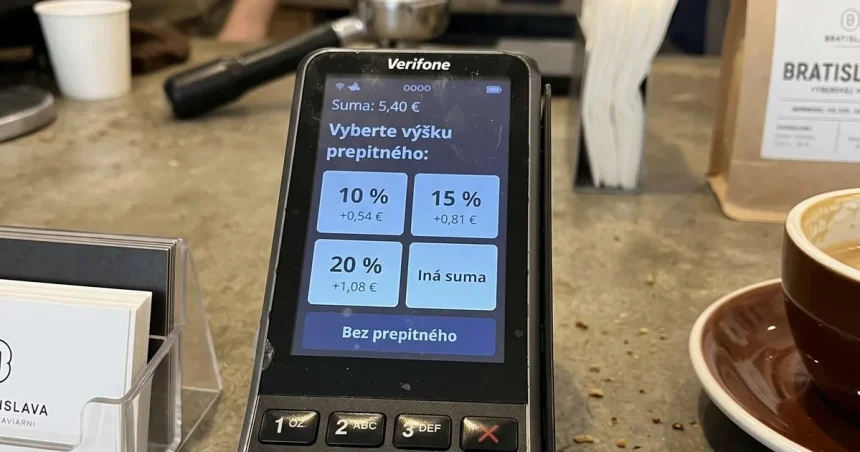 Chceš tringelt za to, že mi podáš 4-eurové pivo? Americký zvyk už dobýja Slovensko