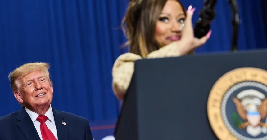 Ďalšie Epsteinove dokumenty zaťažujú Trumpa. Bývalá miss ho obviňuje zo znásilnenia