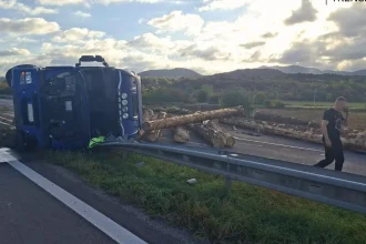 Diaľnica pri Beluši: prejazdný len jeden pruh zo štyroch