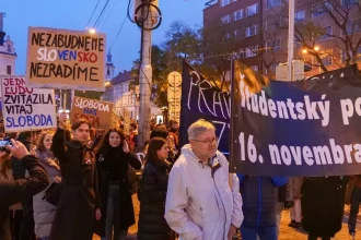 Dvojitý meter demokraciu nezachráni. Vernosť princípom je podstatou občianskej odvahy
