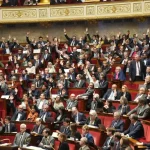 Francúzska vláda chce v roku 2027 škrtmi a úpravou daní ušetriť 43 miliárd eur