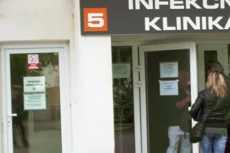 Infekční pacienti ignorovali karanténu a chodili po meste