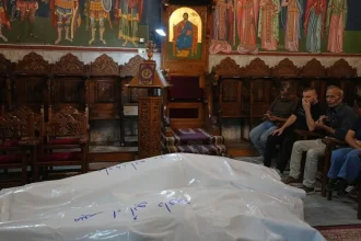 Izrael počas leteckého útoku na obytný dom