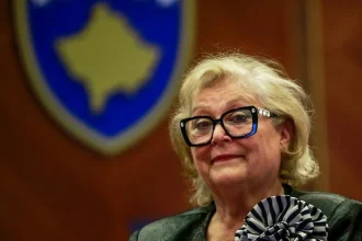 Kosovský parlament zvolil prezidentku a odvrátil tým svoje rozpustenie