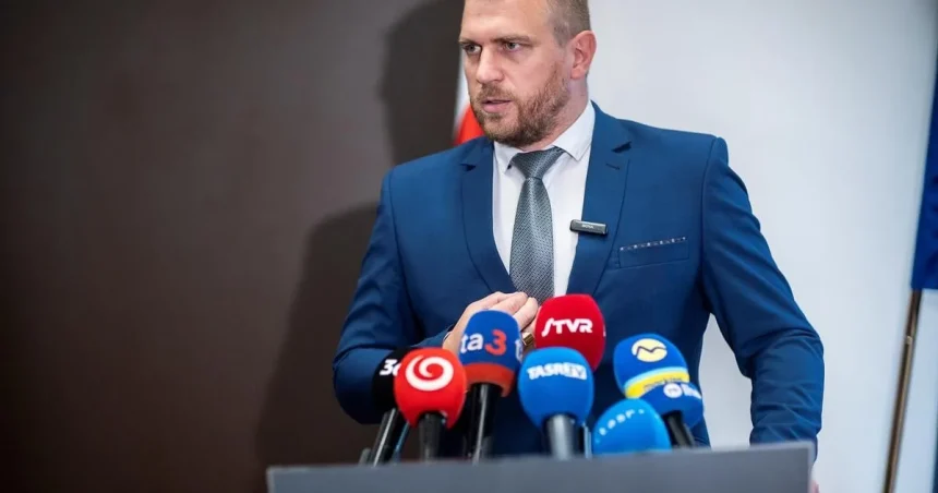Kuffa nechce rozbíjať vládnu koalíciu, zostáva verný dohode