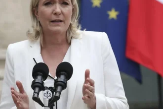 Le Penová plánuje úsporné opatrenia, ak sa stane francúzskou prezidentkou